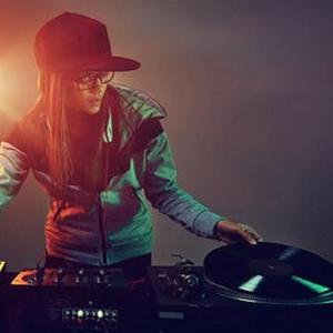 韩剧老板红衣秘书的背景故事
